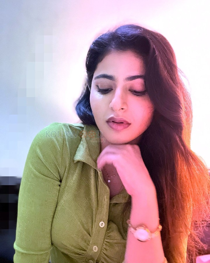 Captivating Iswarya Menon in a Green Shirt Selfie Photos 04