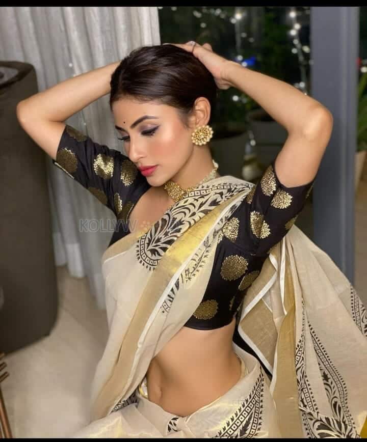 Charming and Sexy Mouni Roy Glam Pictures 13