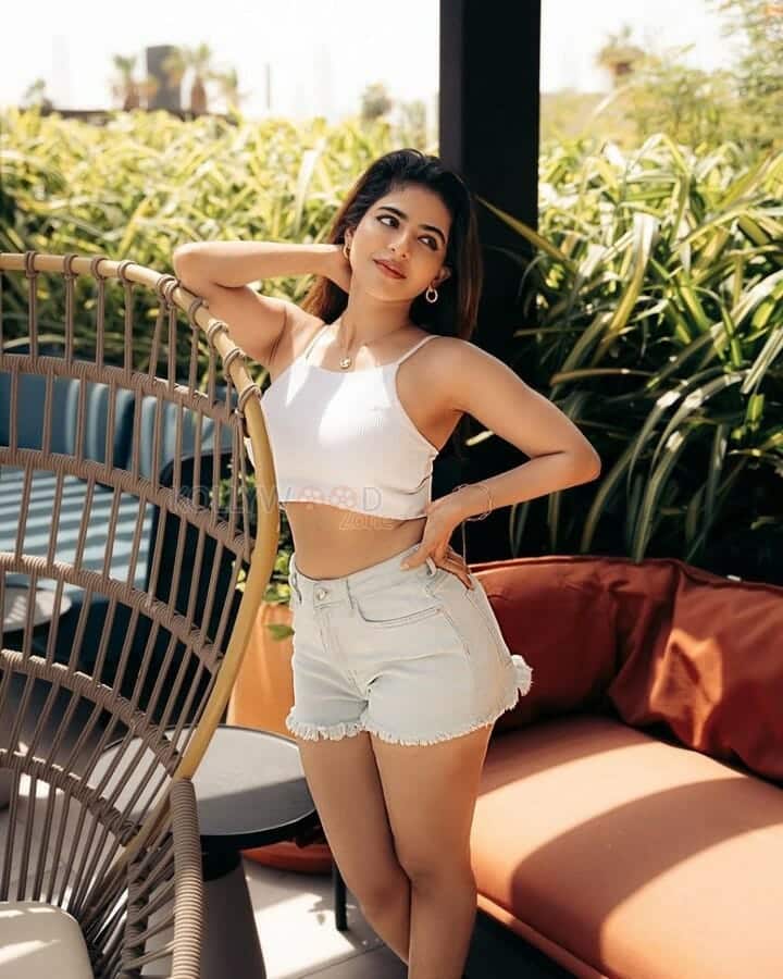 Elegant and Sexy Iswarya Menon in a White Tank Top and Denim Shorts Photos 01