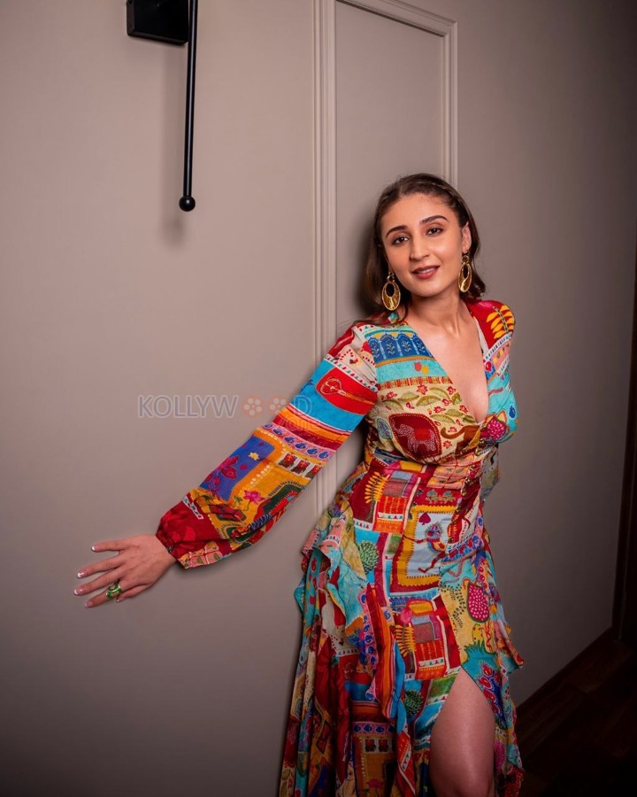 Fashion Beauty Dhvani Bhanushali in a Colorful Dress Photos 02