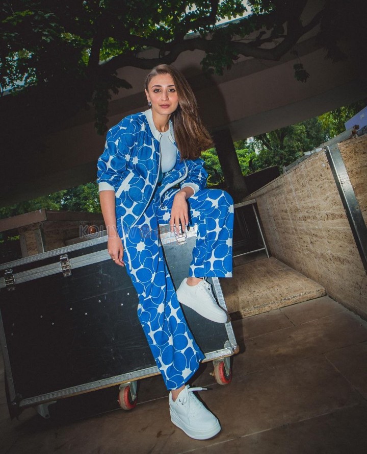 Fashionable Dhvani Bhanushali in a Blue Printed Jacket and Matching Pant with a White Crop Top Photos 02