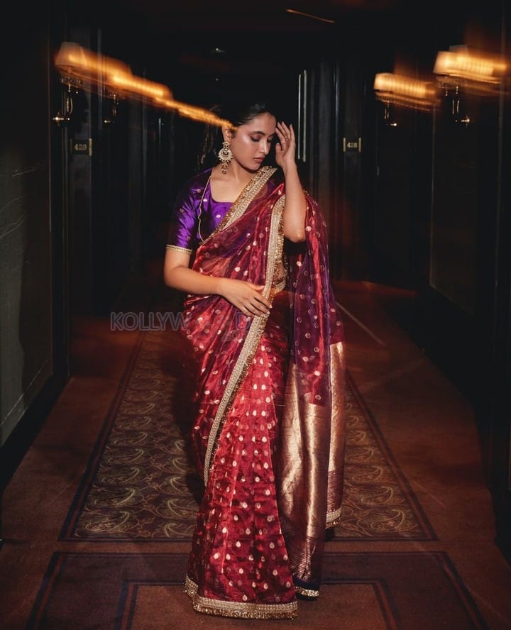 Gorgeous Priyanka Arul Mohan in a Maroon Silk Saree with a Blue Blouse Pictures 04