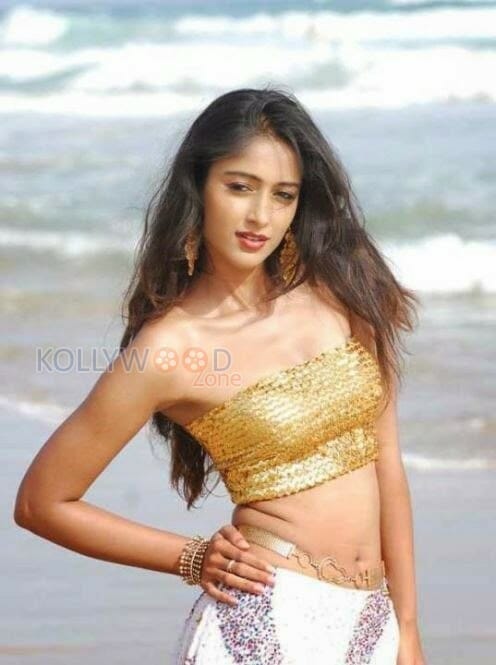 Indian Actress Ileana Sexy Stills