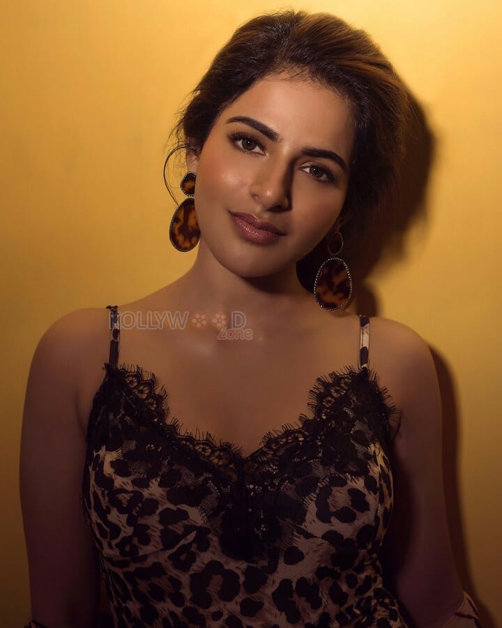 Iswarya Menon Latest Photoshoot Pictures