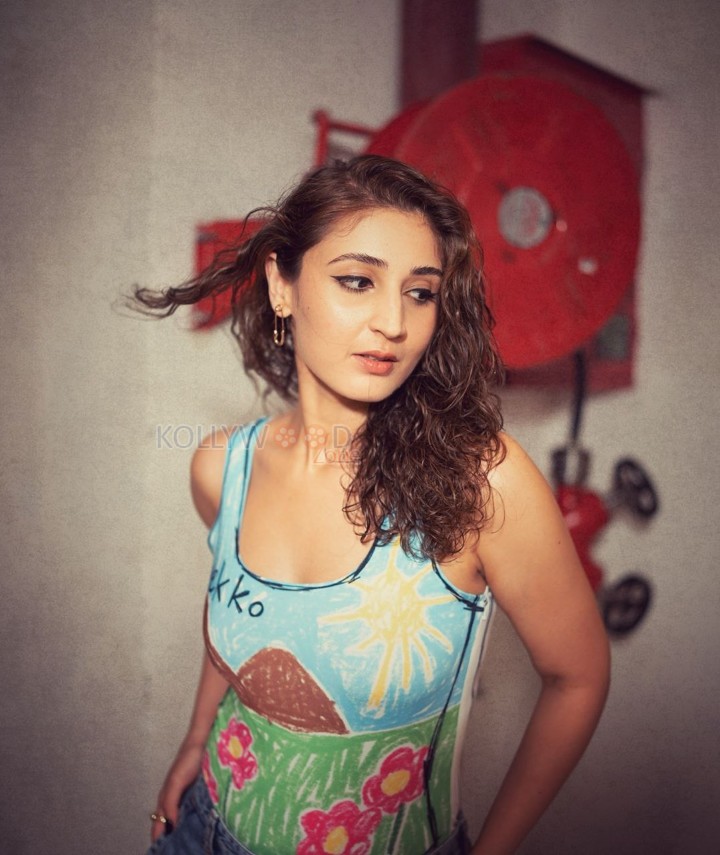 Kahan Shuru Kahan Khatam Actress Dhvani Bhanushali Photos 05