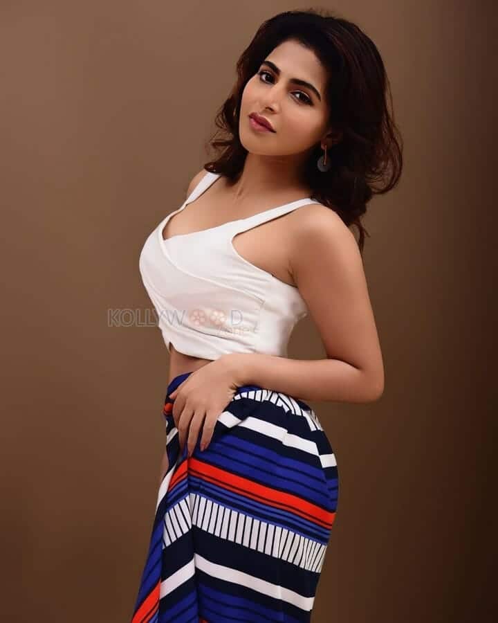 Kerala Actress Iswarya Menon Sexy Photoshoot Stills 01