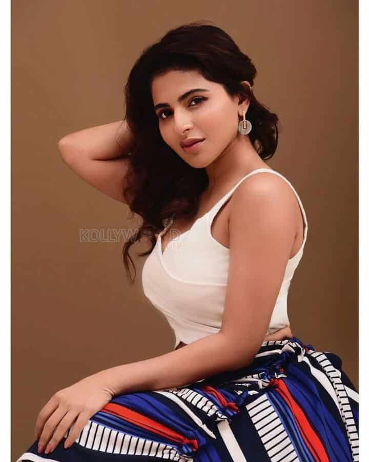 Kerala Actress Iswarya Menon Sexy Photoshoot Stills 02