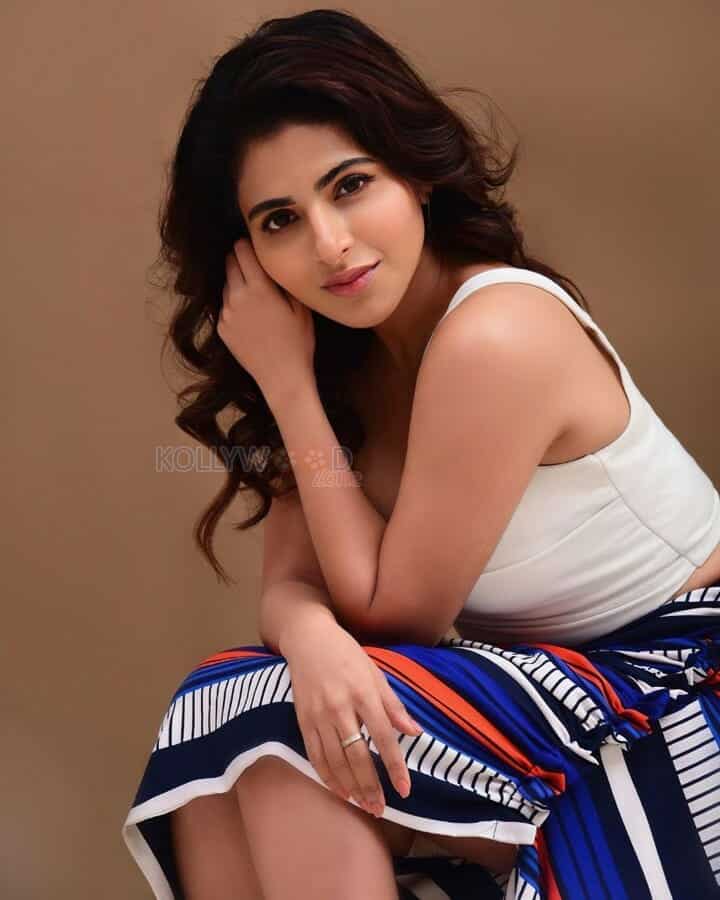 Kerala Actress Iswarya Menon Sexy Photoshoot Stills 03