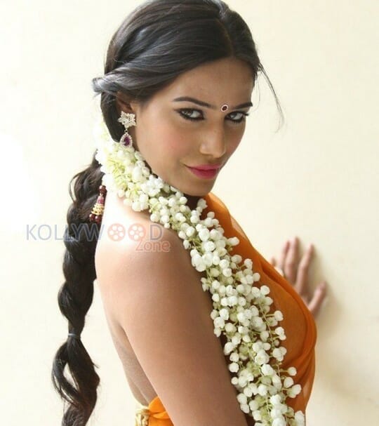 Poonam Pandey Latest Photos