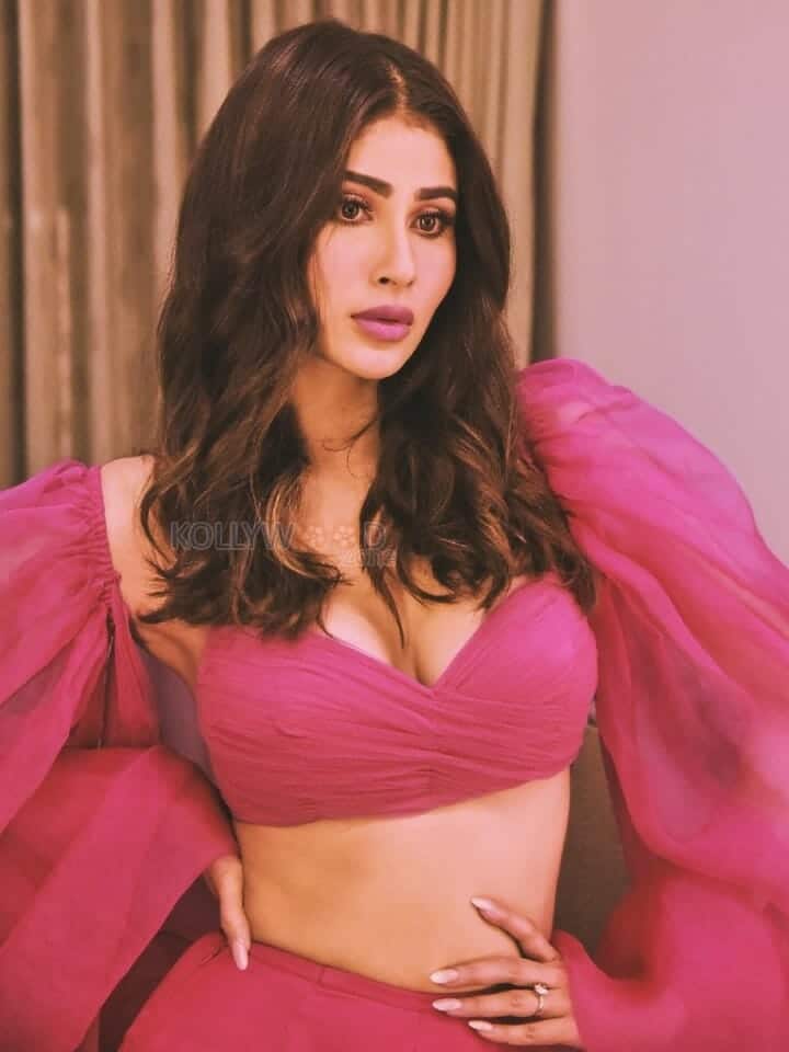 Ravishing Mouni Roy in a Pink Crop Top Picture 01