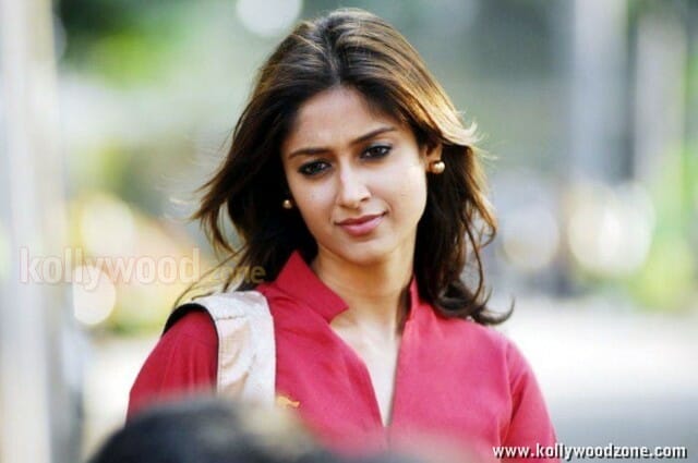 Sexy Actress Ileana In Red Dress Pictures