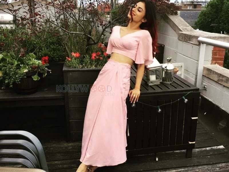 Sexy Actress Mouni Roy Photos