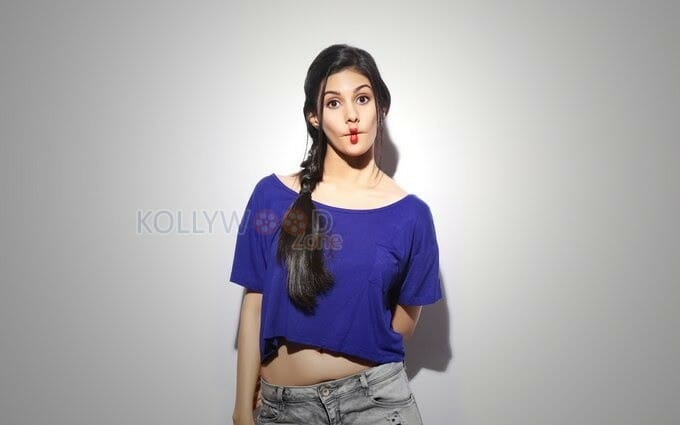 Sexy Amyra Dastur Photo Shoot Pictures