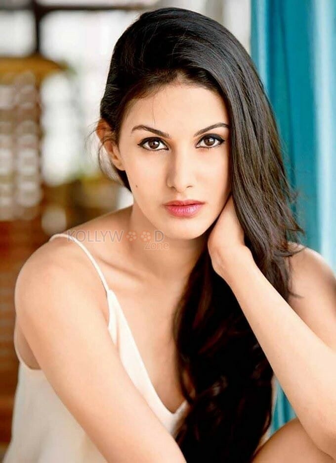 Sexy Amyra Dastur Photo Shoot Pictures