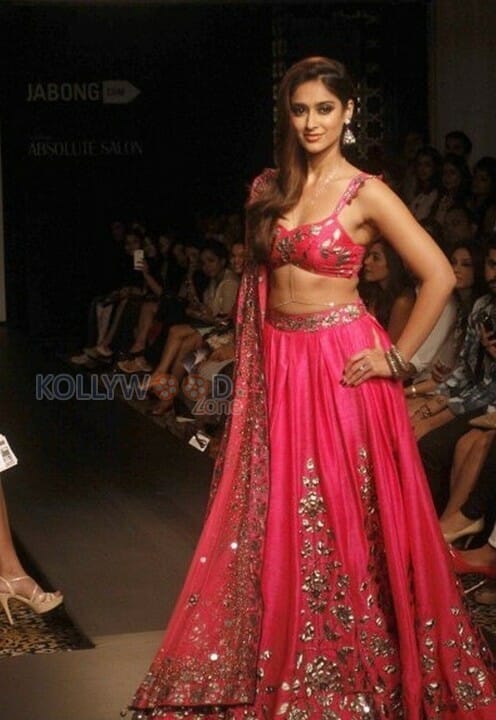 Sexy Ileana Ramp Walk Photos