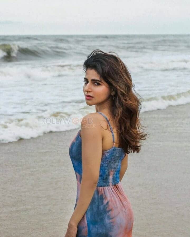 Sexy Iswarya Menon On The Beach Photos Kollywood Zone