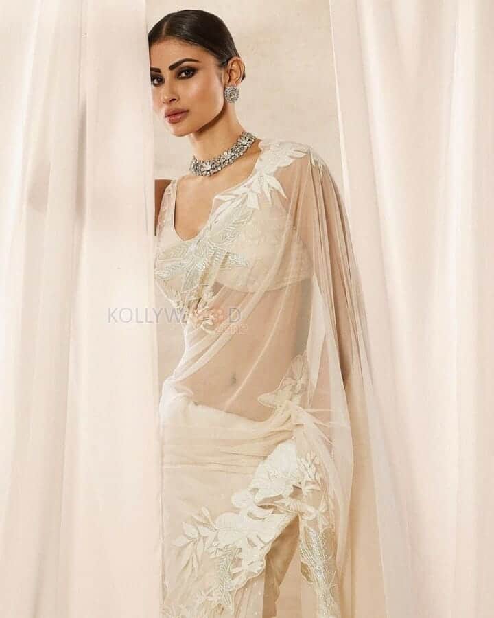 Slender Beauty Mouni Roy in a Transparent White Saree Pictures 04