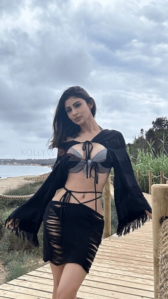 Smoking Hot Mouni Roy in Bikini Pictures 04