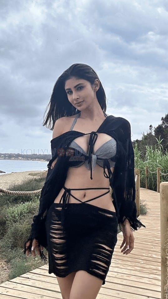 Smoking Hot Mouni Roy in Bikini Pictures 05