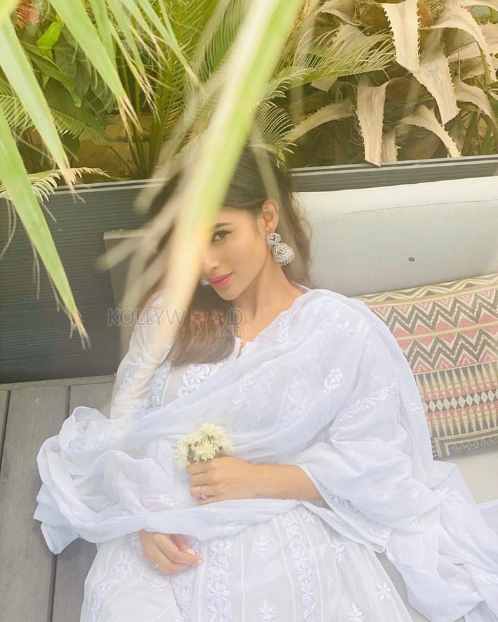 Spellbinding Mouni Roy in a White Anarkali Photos 01