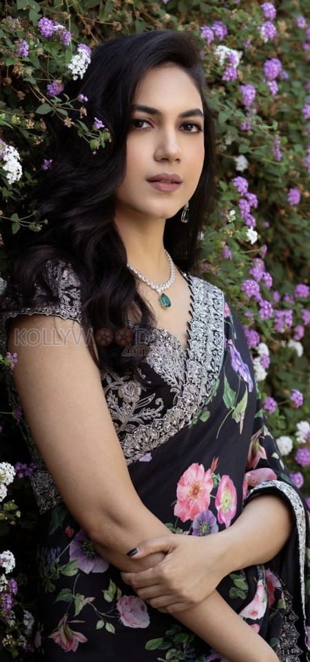 Stunning Ritu Verma in a Black Floral Saree with Matching Blouse and Sparkling Diamond Necklace Photos 01