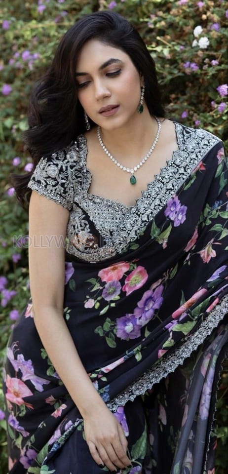 Stunning Ritu Verma in a Black Floral Saree with Matching Blouse and Sparkling Diamond Necklace Photos 02