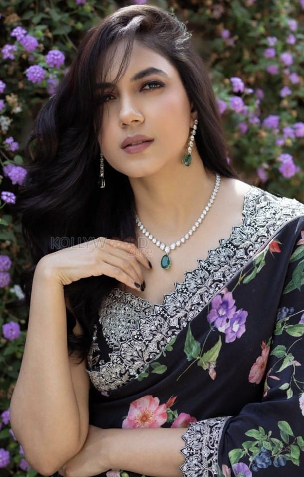 Stunning Ritu Verma in a Black Floral Saree with Matching Blouse and Sparkling Diamond Necklace Photos 03