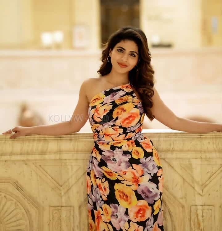 Tamil Actress Iswarya Menon Sexy Photoshoot Stills 02