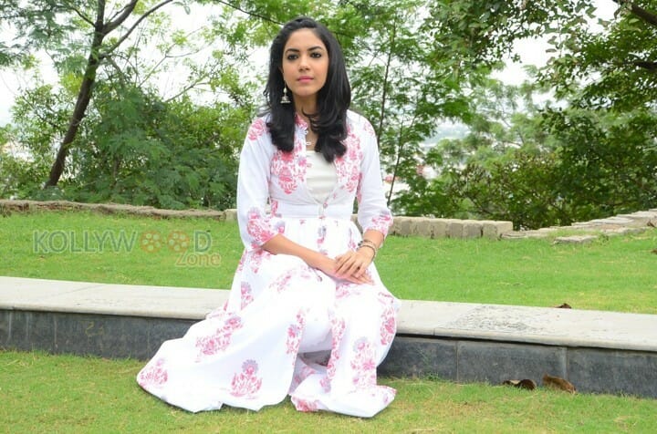 Telugu Actress Ritu Varma New Pictures