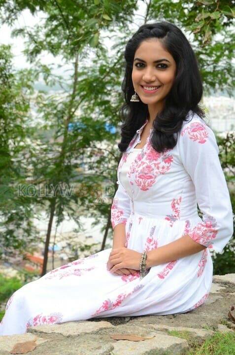 Telugu Actress Ritu Varma New Pictures