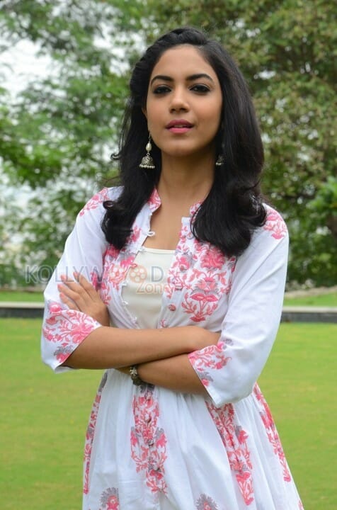 Telugu Actress Ritu Varma New Pictures