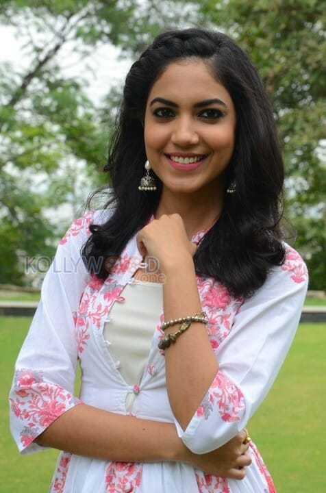 Telugu Actress Ritu Varma New Pictures