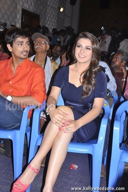 Theeya Velai Seiyyanum Kumaru Heroine Hansika Hot Photos