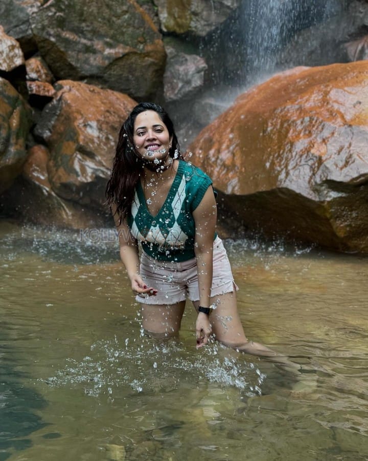 Tollywood Actress Anasuya Bharadwaj Holiday Photos 01