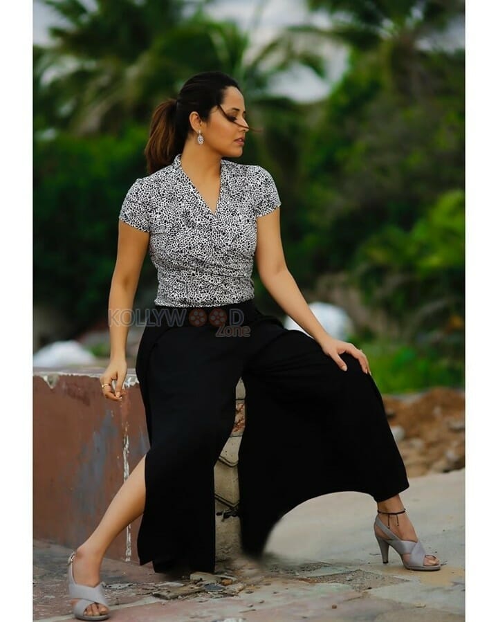 Tollywood Anchor Anasuya Latest Photo Shoot Stills