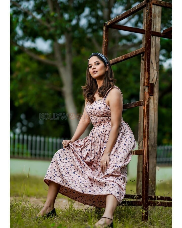 Tollywood Anchor And Actress Anasuya Bharadwaj Photoshoot Pictures