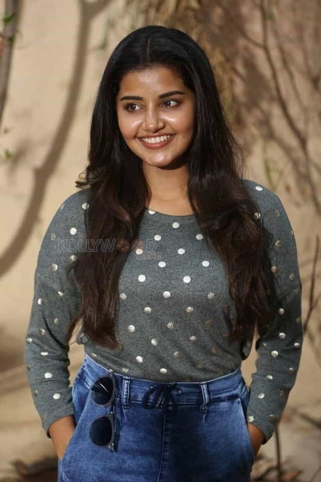 Actress Anupama Parameshwaran On Shooting Spot Photos