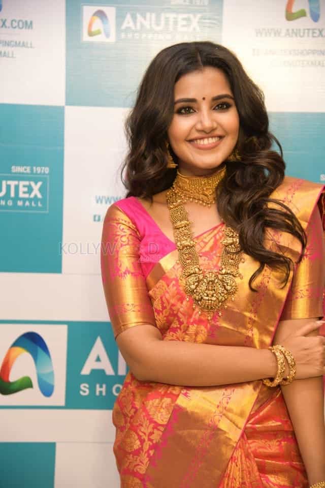 Actress Anupama Parameswaran At Anutex Shopping Mall Grand Festival Prizes And Collection Launch Photos