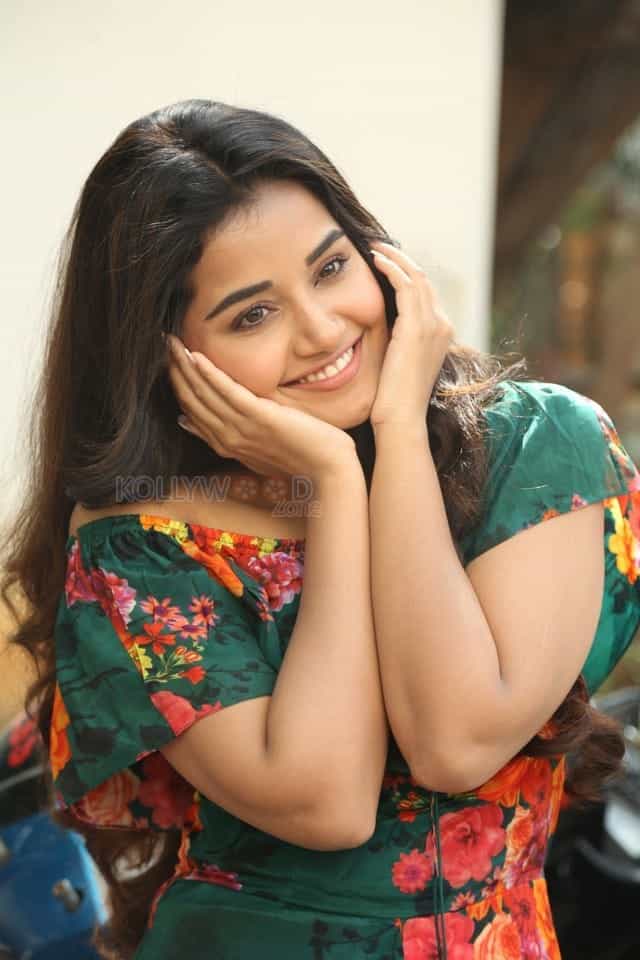 Actress Anupama Parameswaran At Hello Guru Premakosame Interview Photos