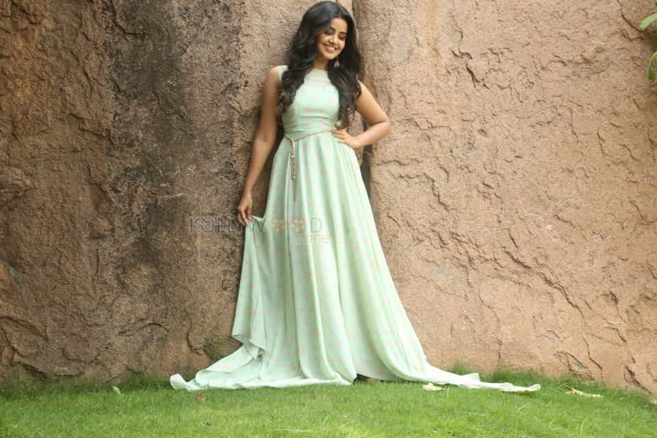 Actress Anupama Parameswaran New Photo Shoot Pictures