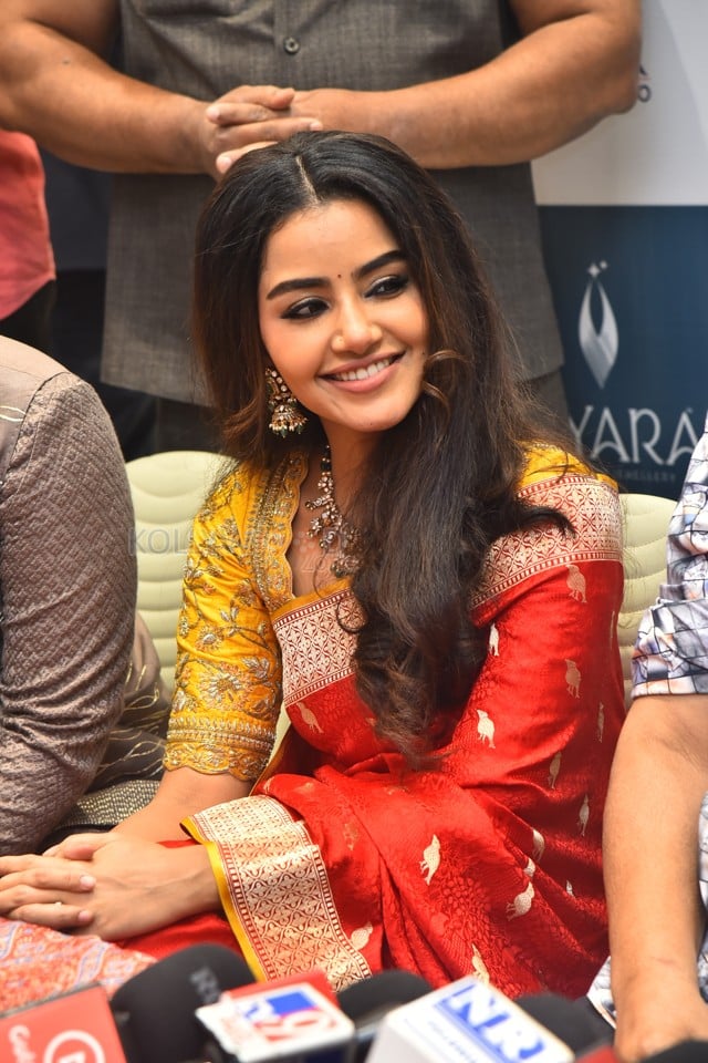 Actress Anupama Parameswaran at Viyara Fine Silver Jewellery Inauguration Photos 05