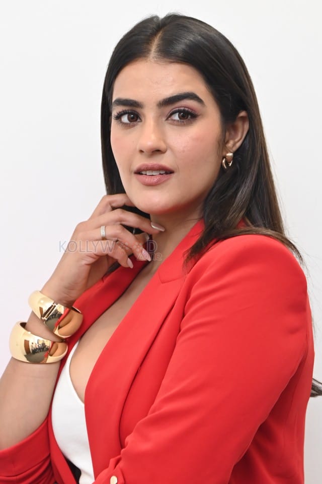 Actress Kavya Thapar at Double Ismart Interview Pictures 02