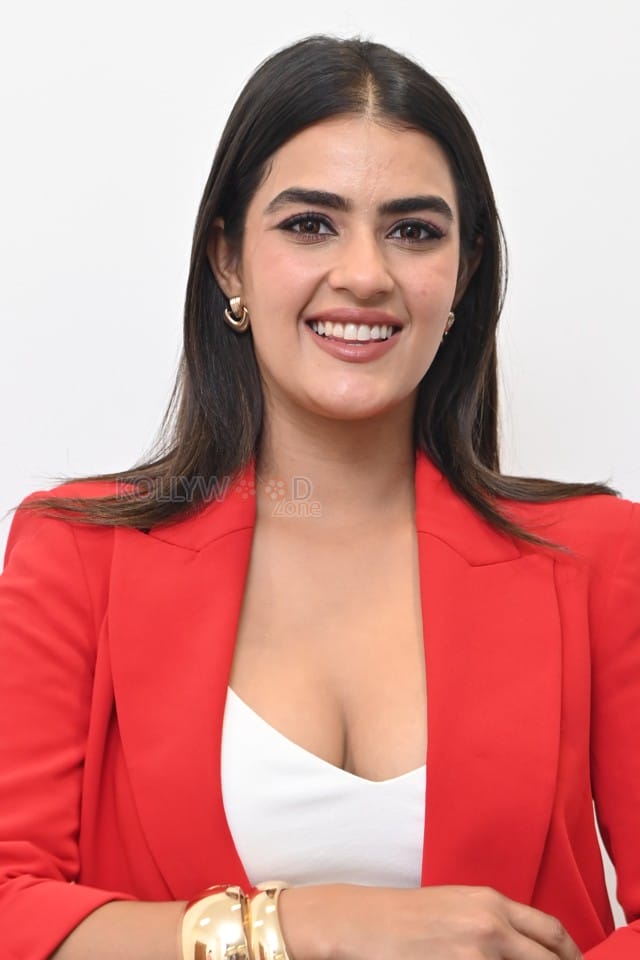 Actress Kavya Thapar at Double Ismart Interview Pictures 03