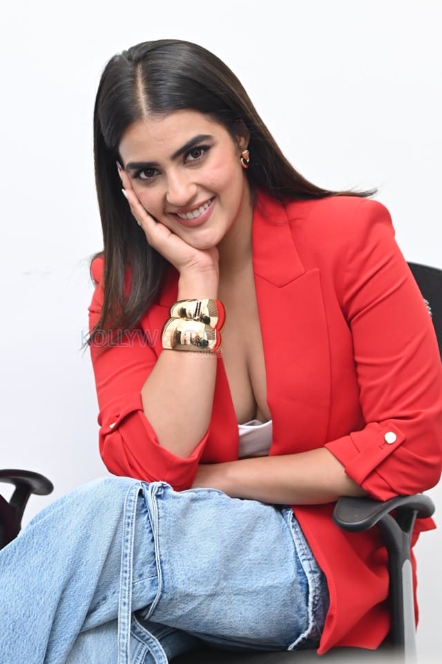 Actress Kavya Thapar at Double Ismart Interview Pictures 10