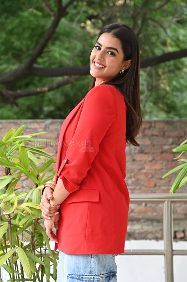 Actress Kavya Thapar at Double Ismart Interview Pictures 27