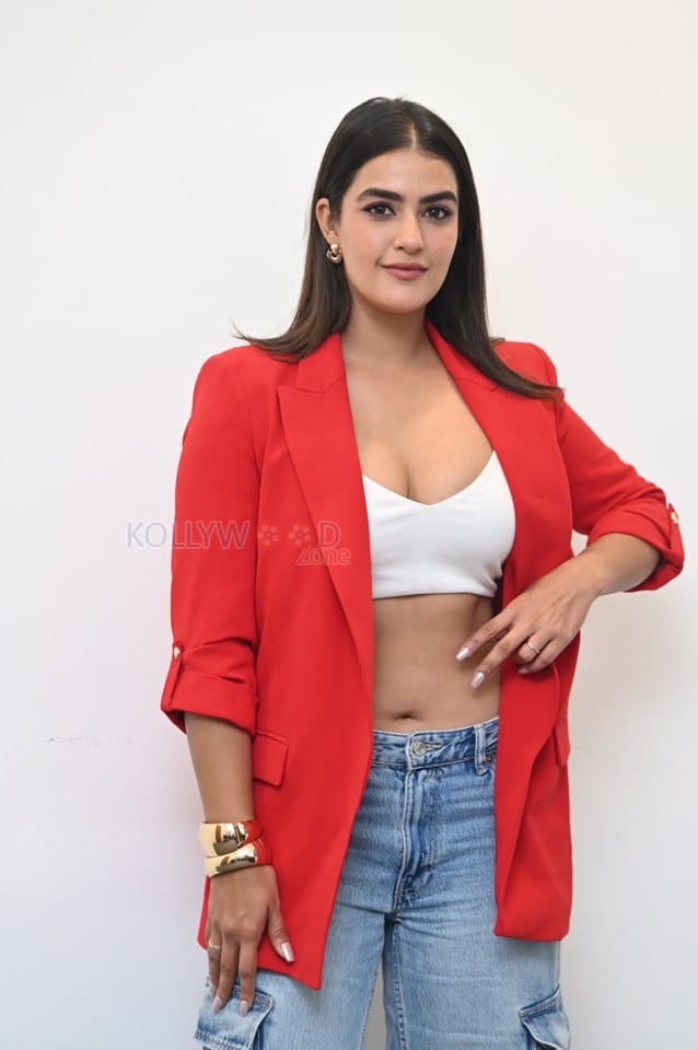 Actress Kavya Thapar at Double Ismart Interview Pictures 46