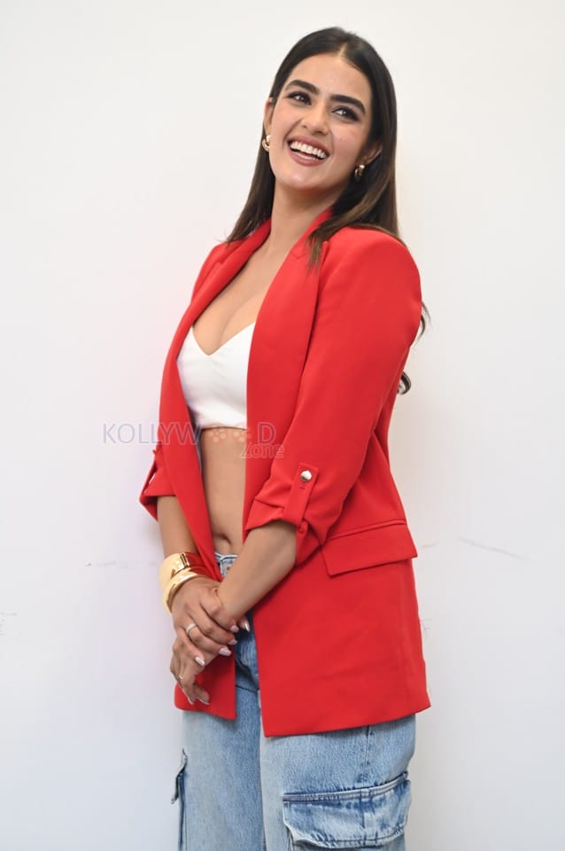 Actress Kavya Thapar at Double Ismart Interview Pictures 48