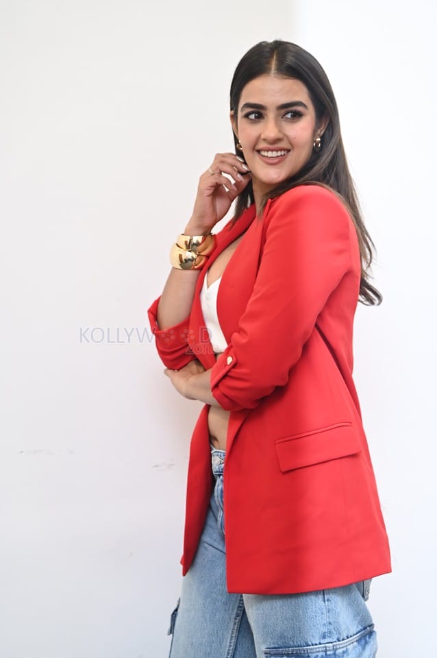 Actress Kavya Thapar at Double Ismart Interview Pictures 49