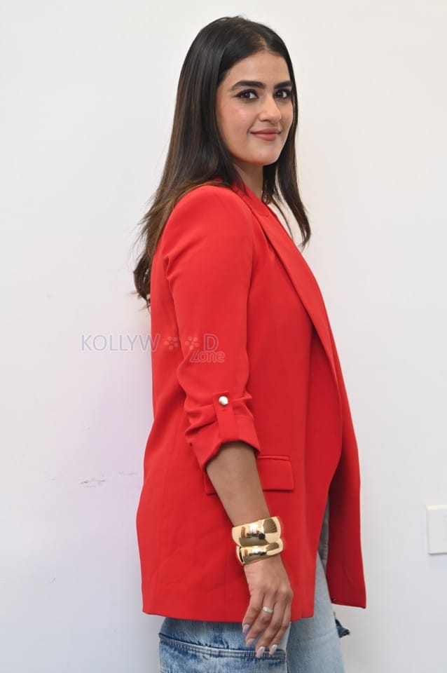 Actress Kavya Thapar at Double Ismart Interview Pictures 54