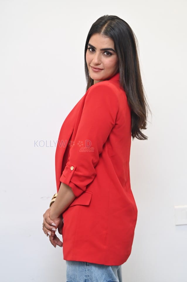 Actress Kavya Thapar at Double Ismart Interview Pictures 57